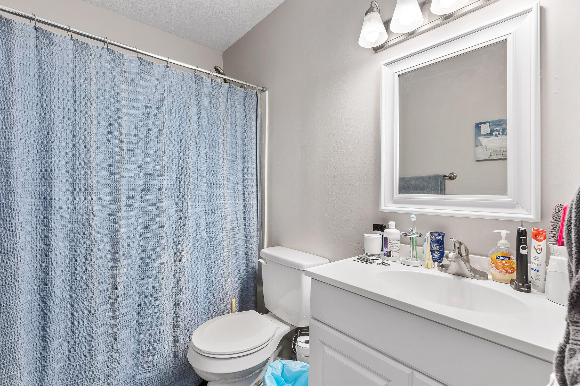 Chattanooga, Tennessee 37416, United States, 3 Bedrooms Bedrooms, ,2 BathroomsBathrooms,Residential,Contingent,38013