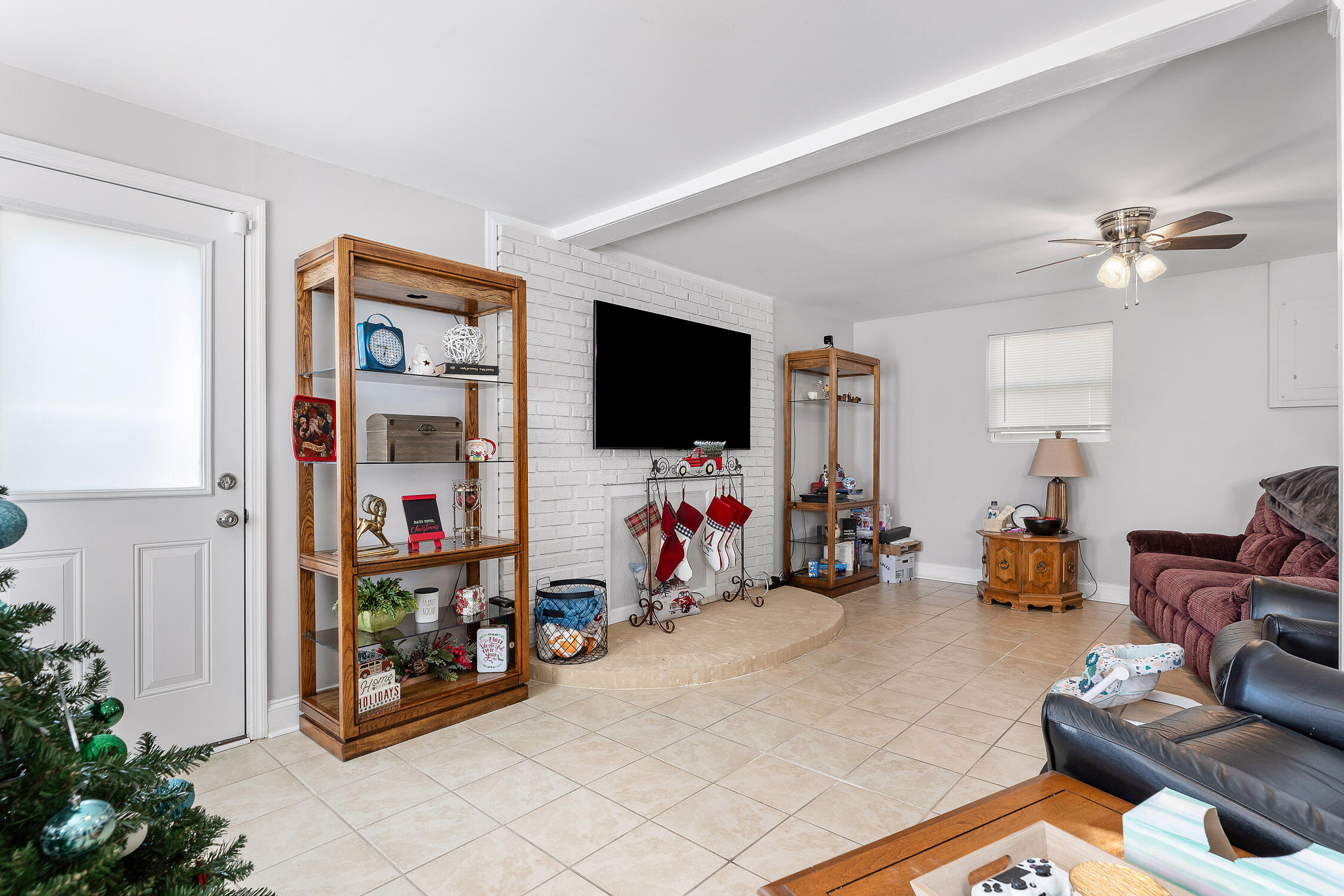 Chattanooga, Tennessee 37416, United States, 3 Bedrooms Bedrooms, ,2 BathroomsBathrooms,Residential,Contingent,38013