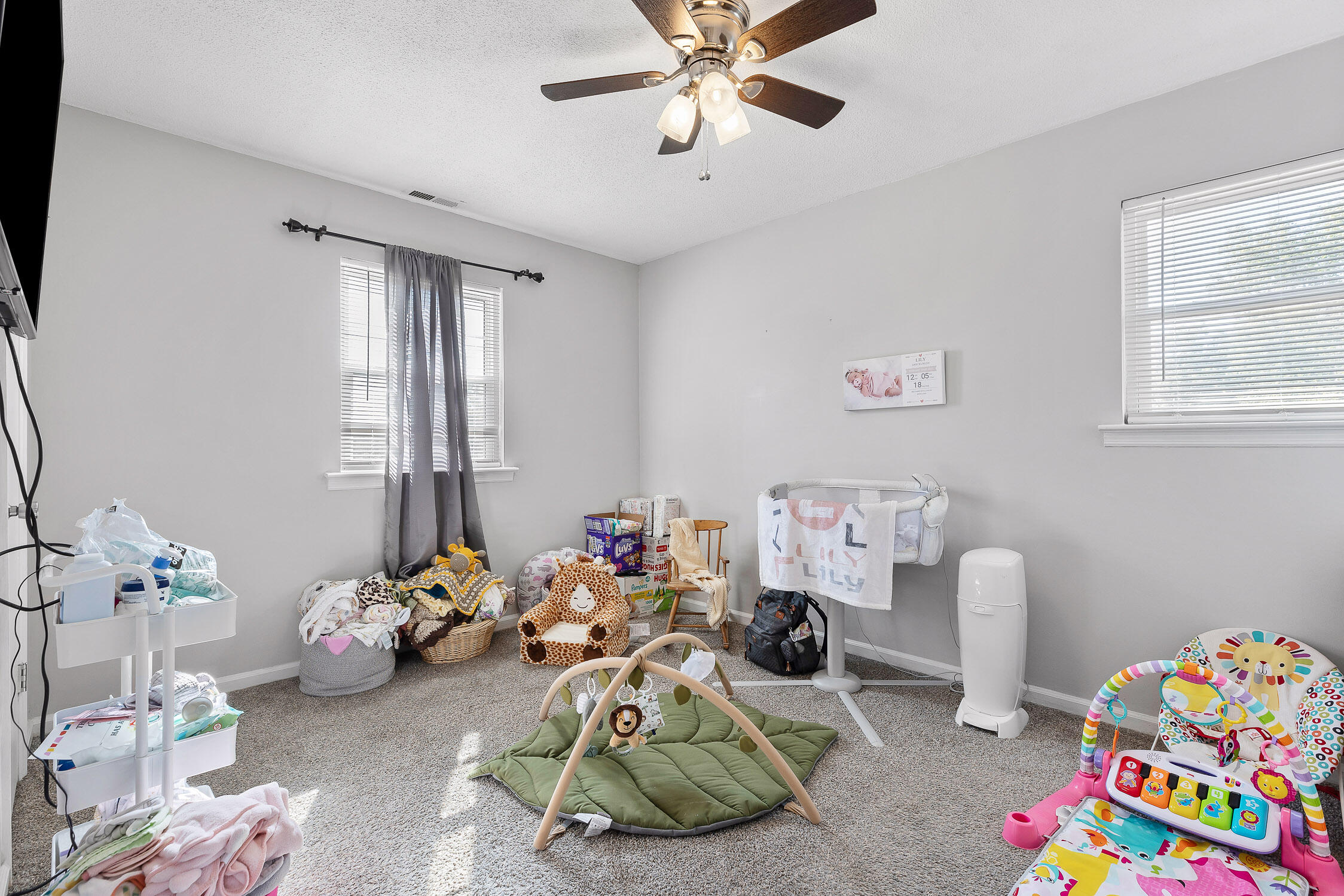 Chattanooga, Tennessee 37416, United States, 3 Bedrooms Bedrooms, ,2 BathroomsBathrooms,Residential,Contingent,38013