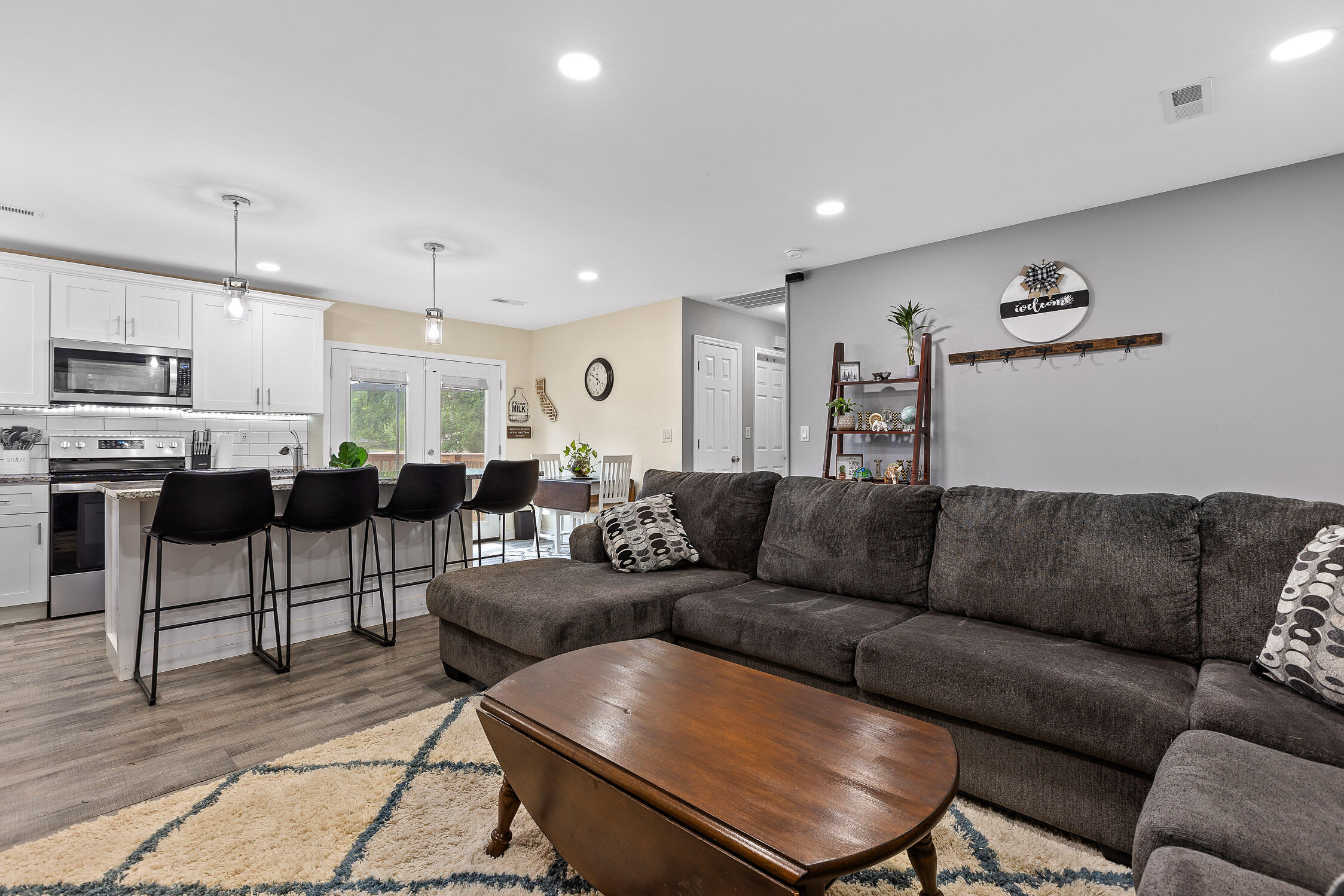 Chattanooga, Tennessee 37411, United States, 4 Bedrooms Bedrooms, ,2 BathroomsBathrooms,Residential,Contingent,56584