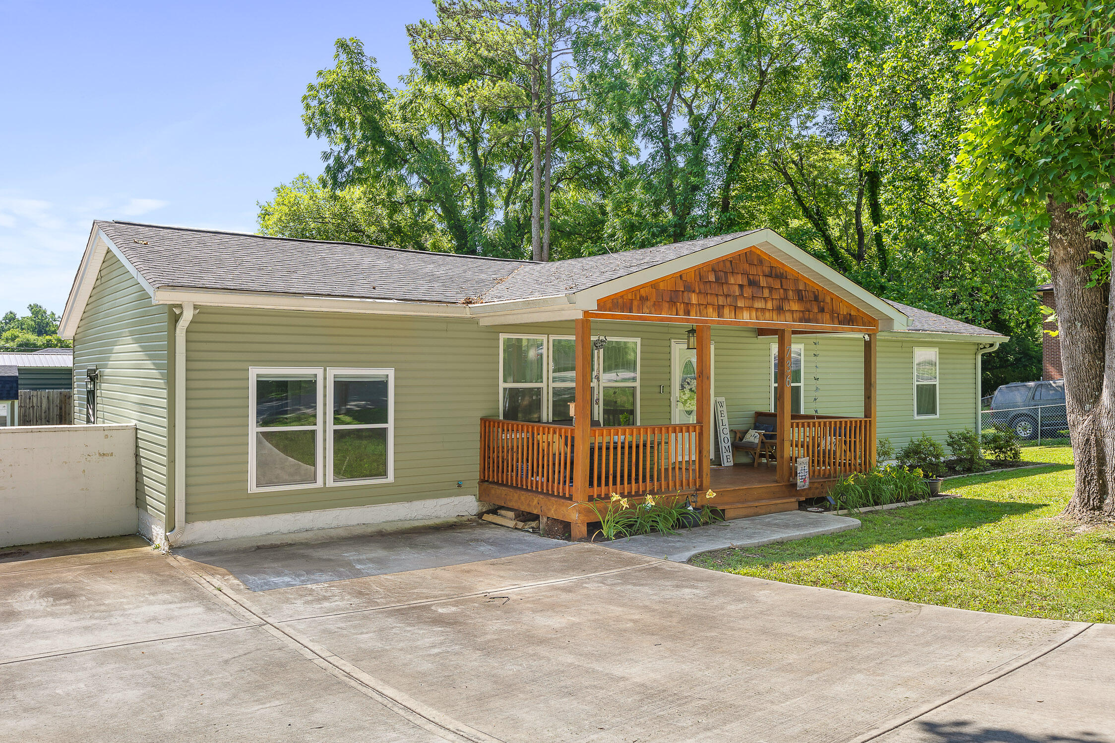 Chattanooga, Tennessee 37411, United States, 4 Bedrooms Bedrooms, ,2 BathroomsBathrooms,Residential,Contingent,56584