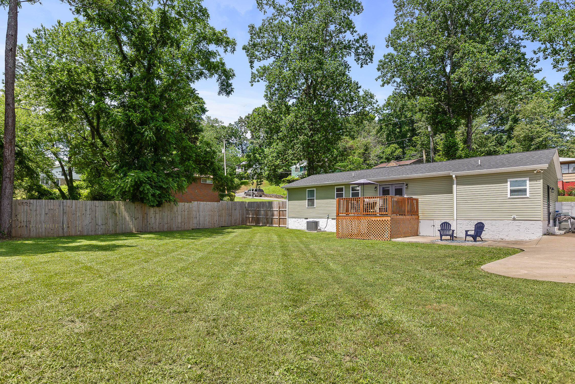 Chattanooga, Tennessee 37411, United States, 4 Bedrooms Bedrooms, ,2 BathroomsBathrooms,Residential,Contingent,56584