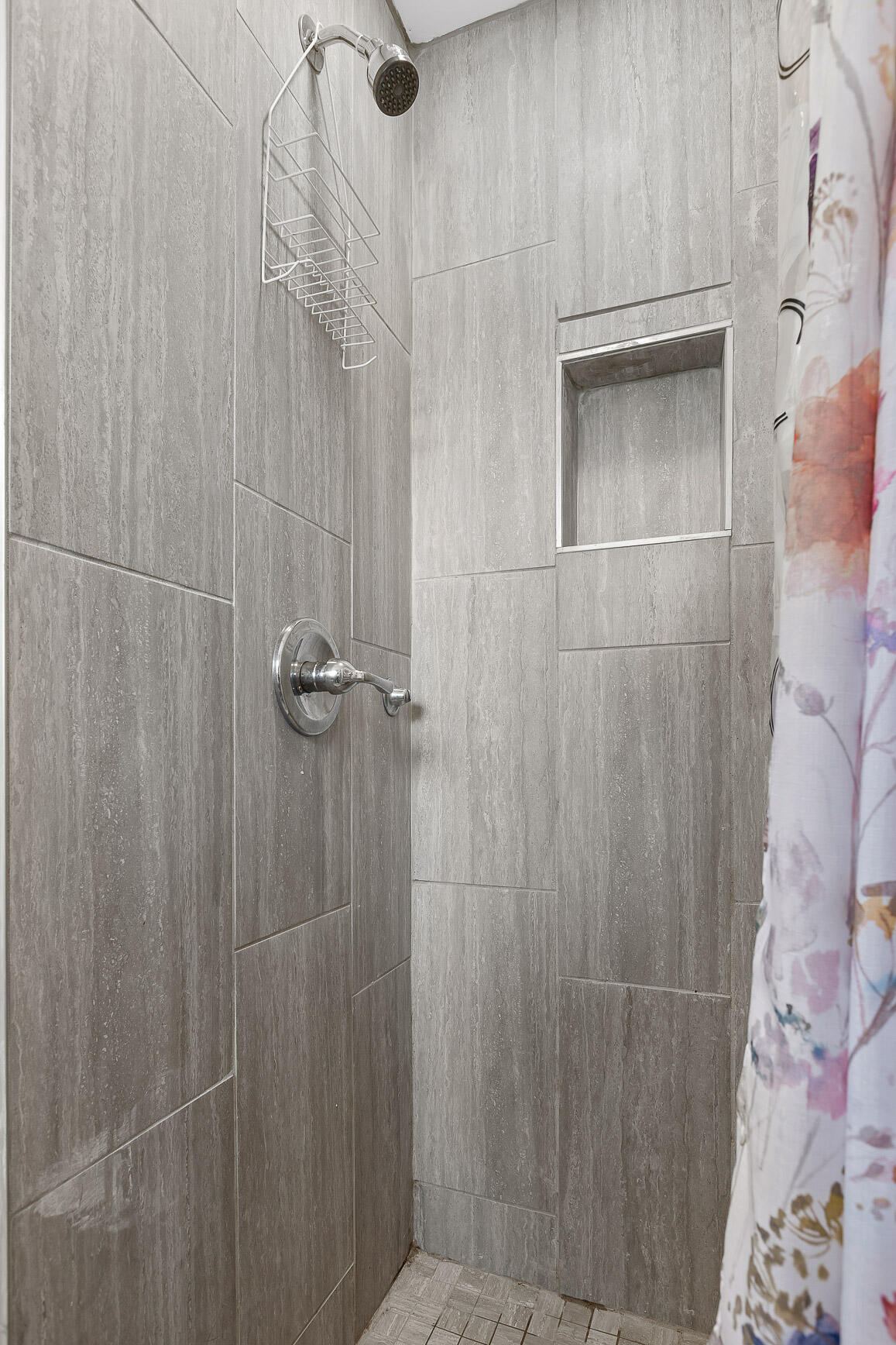 Chattanooga, Tennessee 37411, United States, 4 Bedrooms Bedrooms, ,2 BathroomsBathrooms,Residential,Contingent,56584