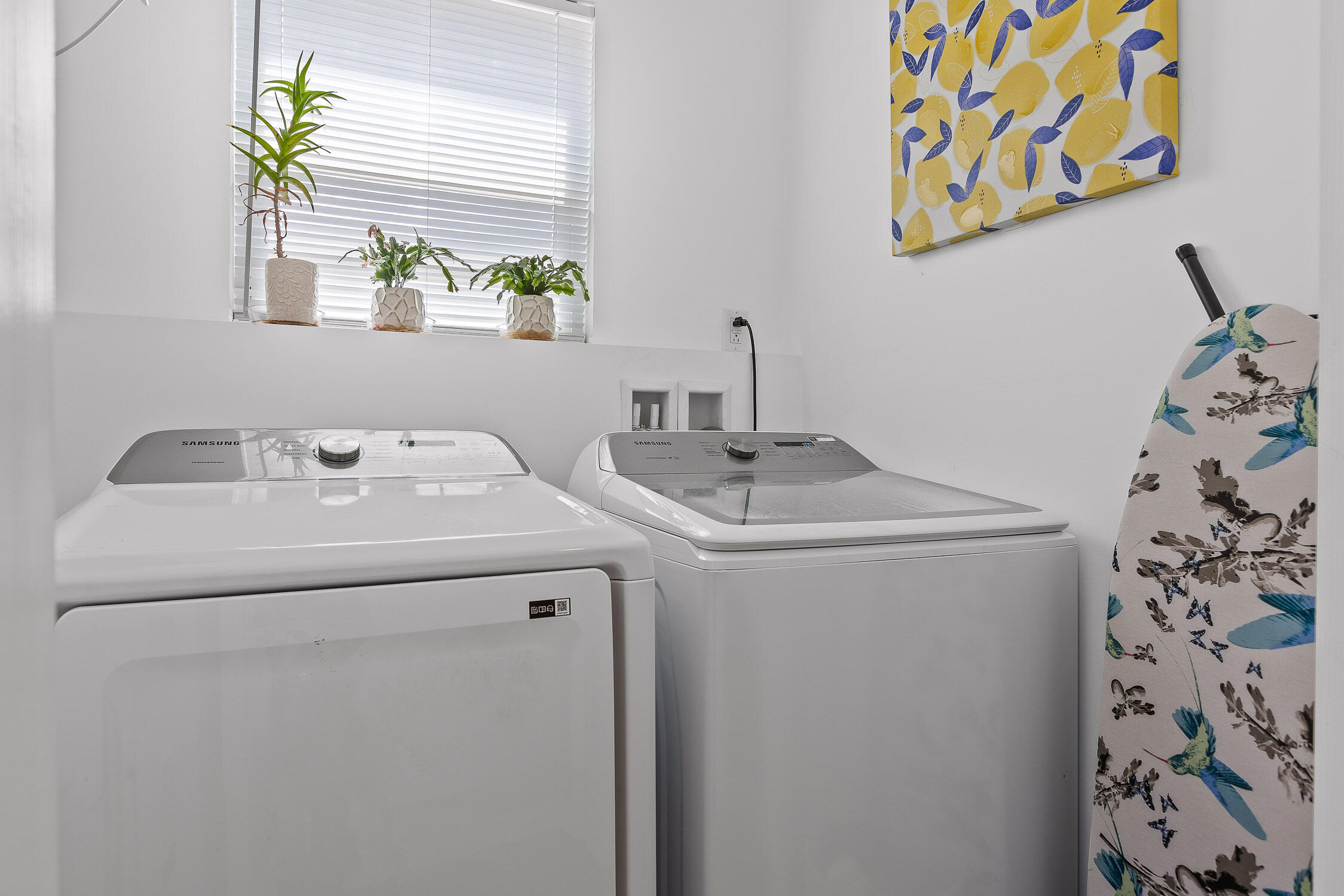 Chattanooga, Tennessee 37411, United States, 4 Bedrooms Bedrooms, ,2 BathroomsBathrooms,Residential,Contingent,56584