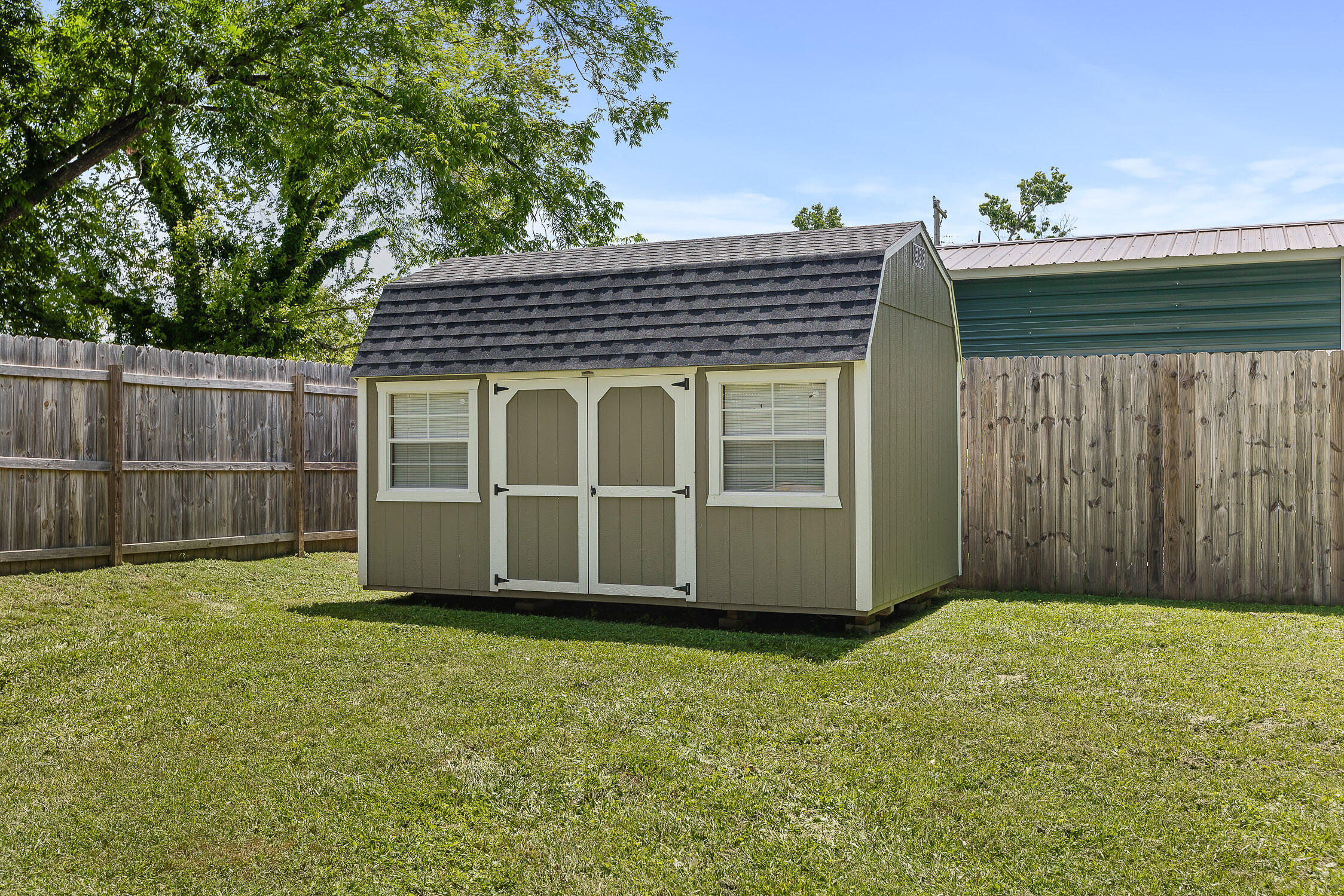 Chattanooga, Tennessee 37411, United States, 4 Bedrooms Bedrooms, ,2 BathroomsBathrooms,Residential,Contingent,56584