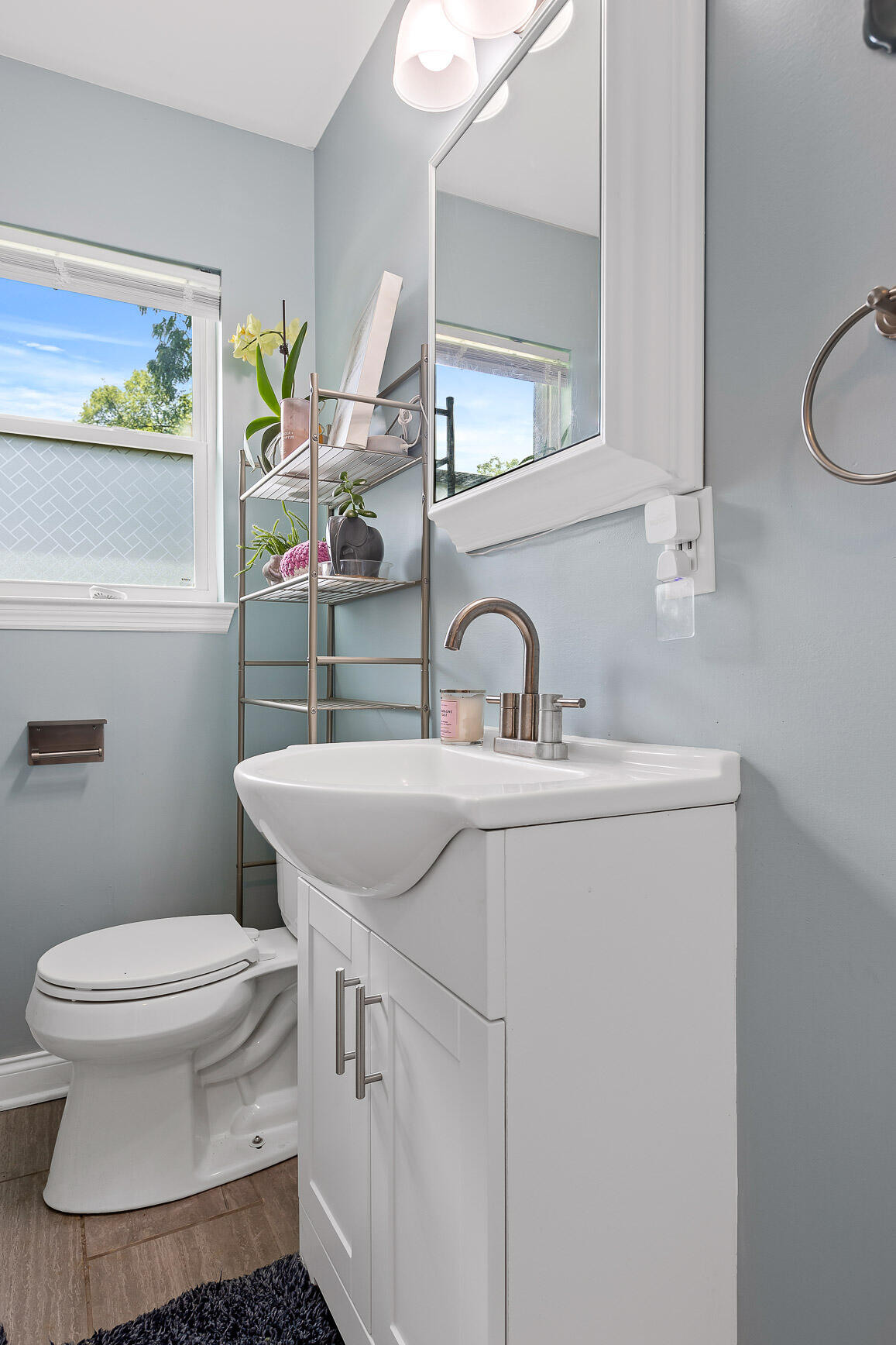 Chattanooga, Tennessee 37411, United States, 4 Bedrooms Bedrooms, ,2 BathroomsBathrooms,Residential,Contingent,56584