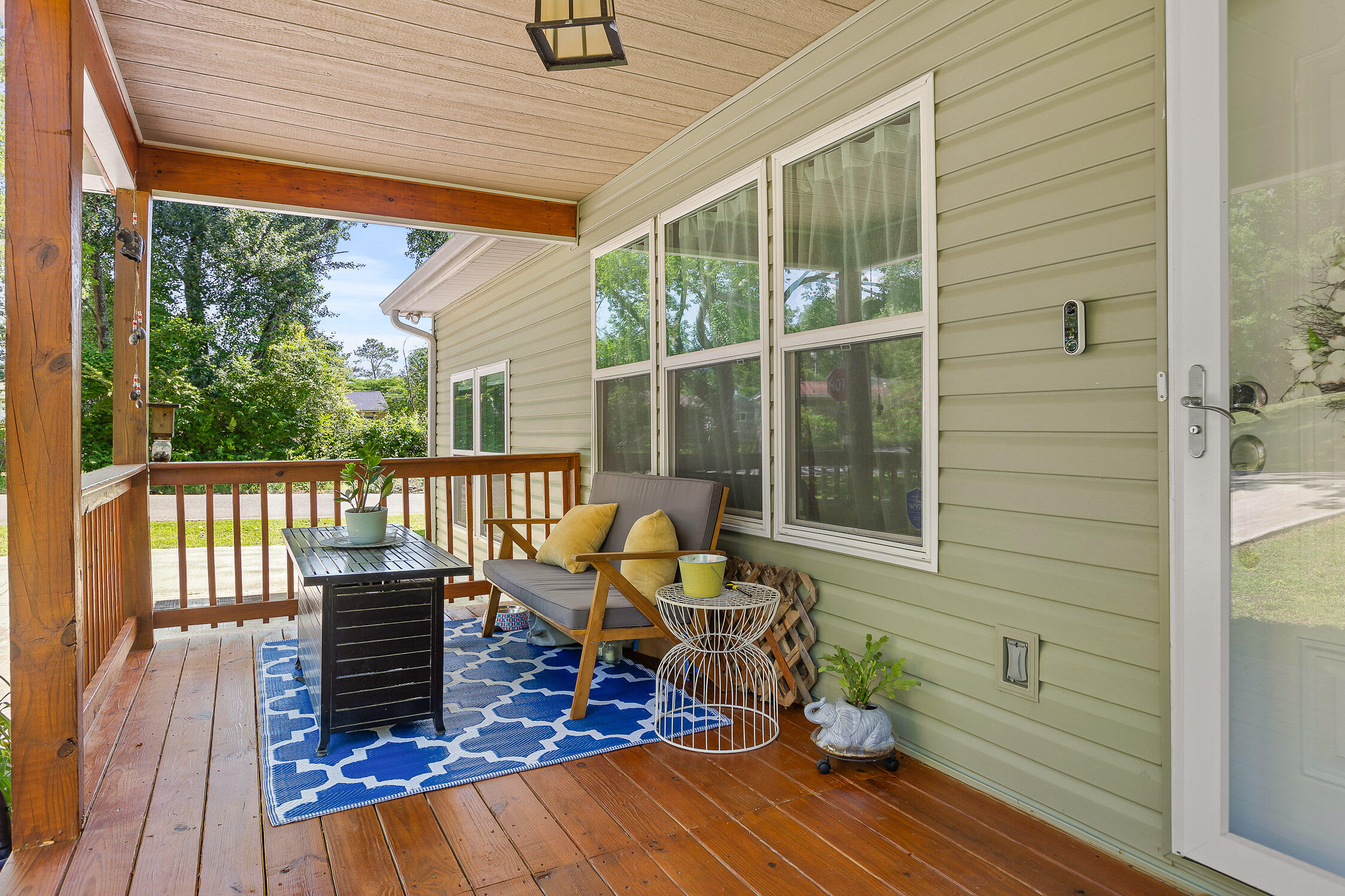 Chattanooga, Tennessee 37411, United States, 4 Bedrooms Bedrooms, ,2 BathroomsBathrooms,Residential,Contingent,56584