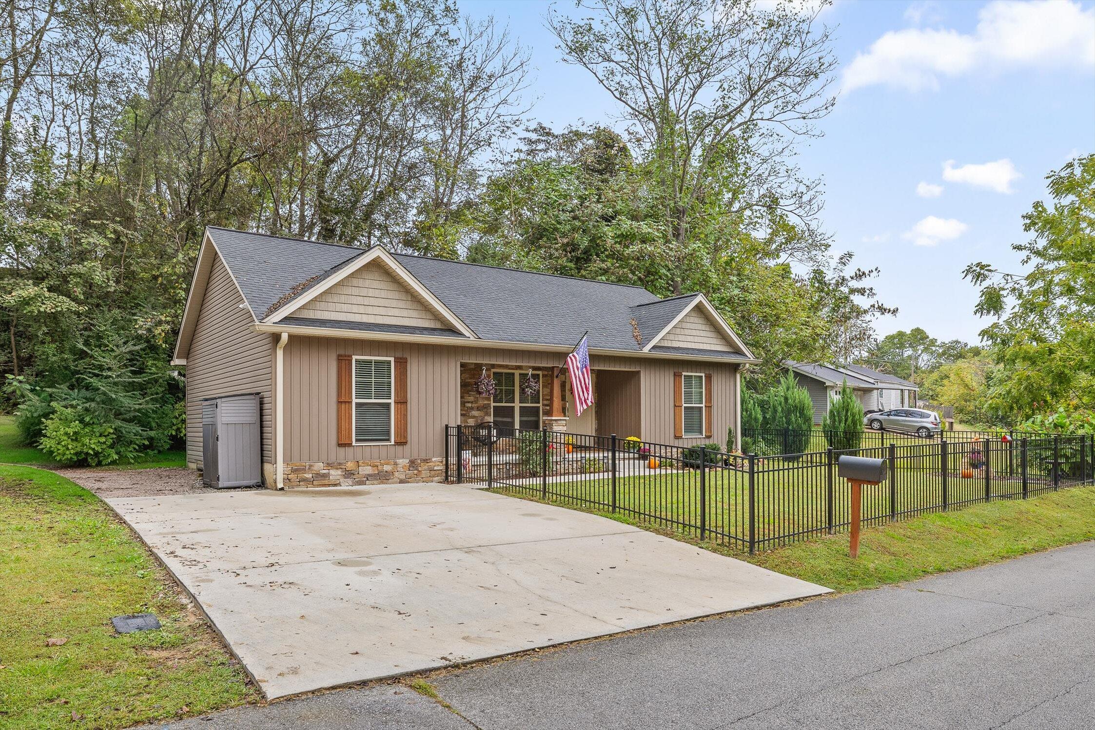 Soddy Daisy, Tennessee 37379, United States, 3 Bedrooms Bedrooms, ,2 BathroomsBathrooms,Residential,Pending,223998