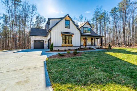 Photo of 2964 Mowbray Pike, Soddy Daisy, TN 37379 (MLS # 1526161)