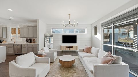 Tiny photo for 40 Peak Street, Chattanooga, TN 37405 (MLS # 1527873)