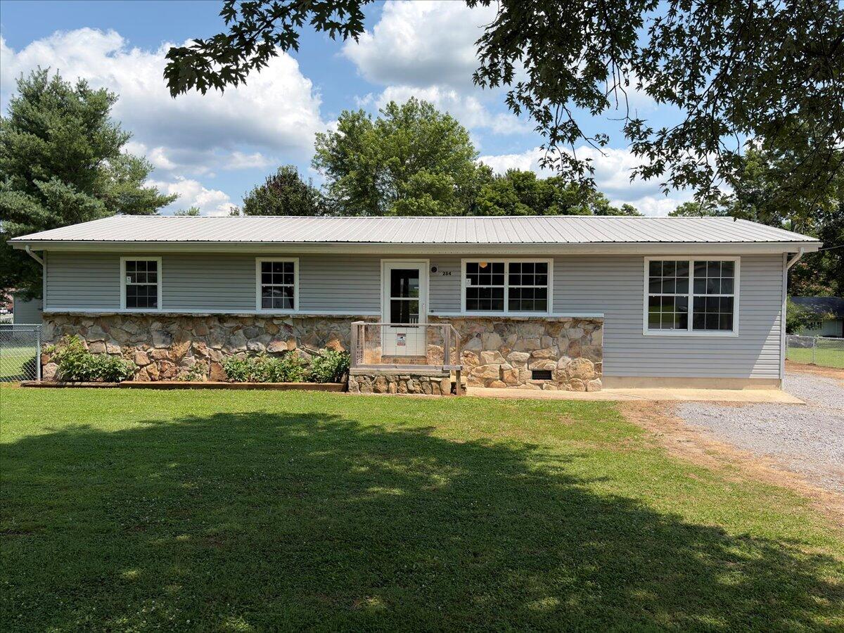Photo 1 of 43 — 284 Rutland Avenue, Dunlap, TN 37327
