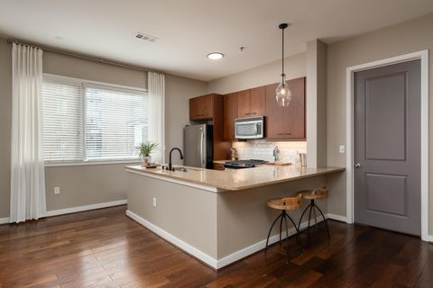 Tiny photo for 200 Manufacturers Road, Chattanooga, TN 37405 (MLS # 1526550)