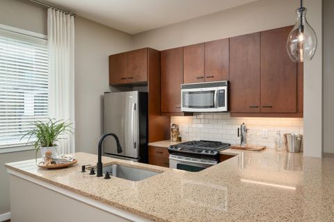 Tiny photo for 200 Manufacturers Road, Chattanooga, TN 37405 (MLS # 1526550)