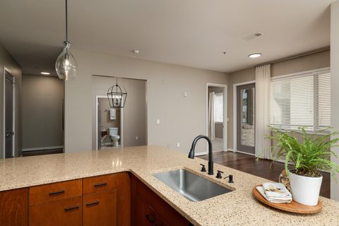 Tiny photo for 200 Manufacturers Road, Chattanooga, TN 37405 (MLS # 1526550)