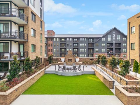 Tiny photo for 200 Manufacturers Road, Chattanooga, TN 37405 (MLS # 1526550)