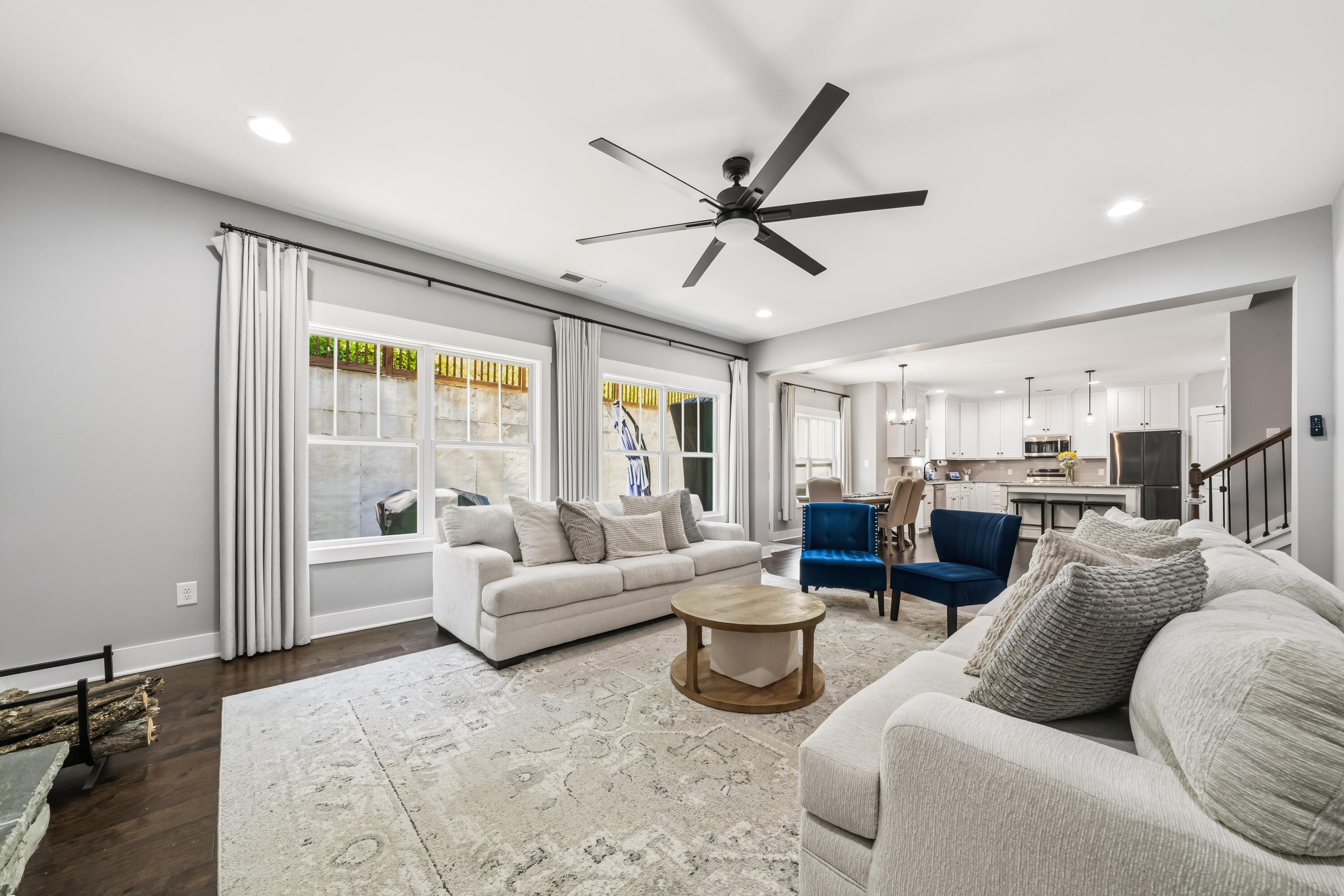 60 Grand Georgian Court NE