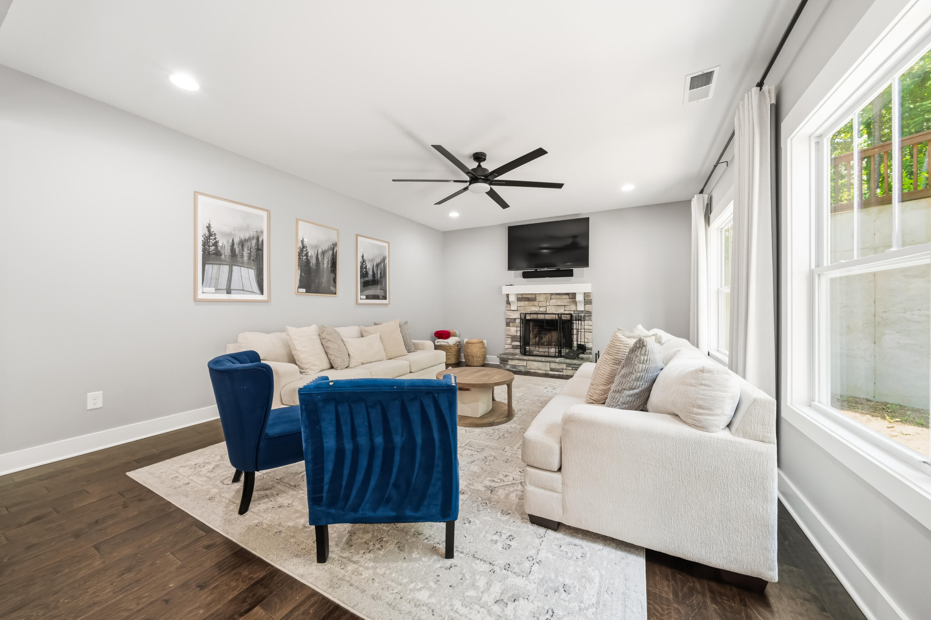 60 Grand Georgian Court NE