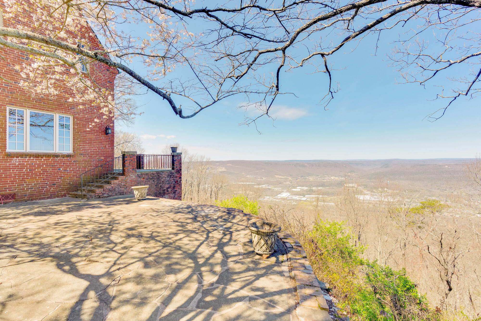 512 W Brow Road, Lookout Mountain, Tennessee image 40