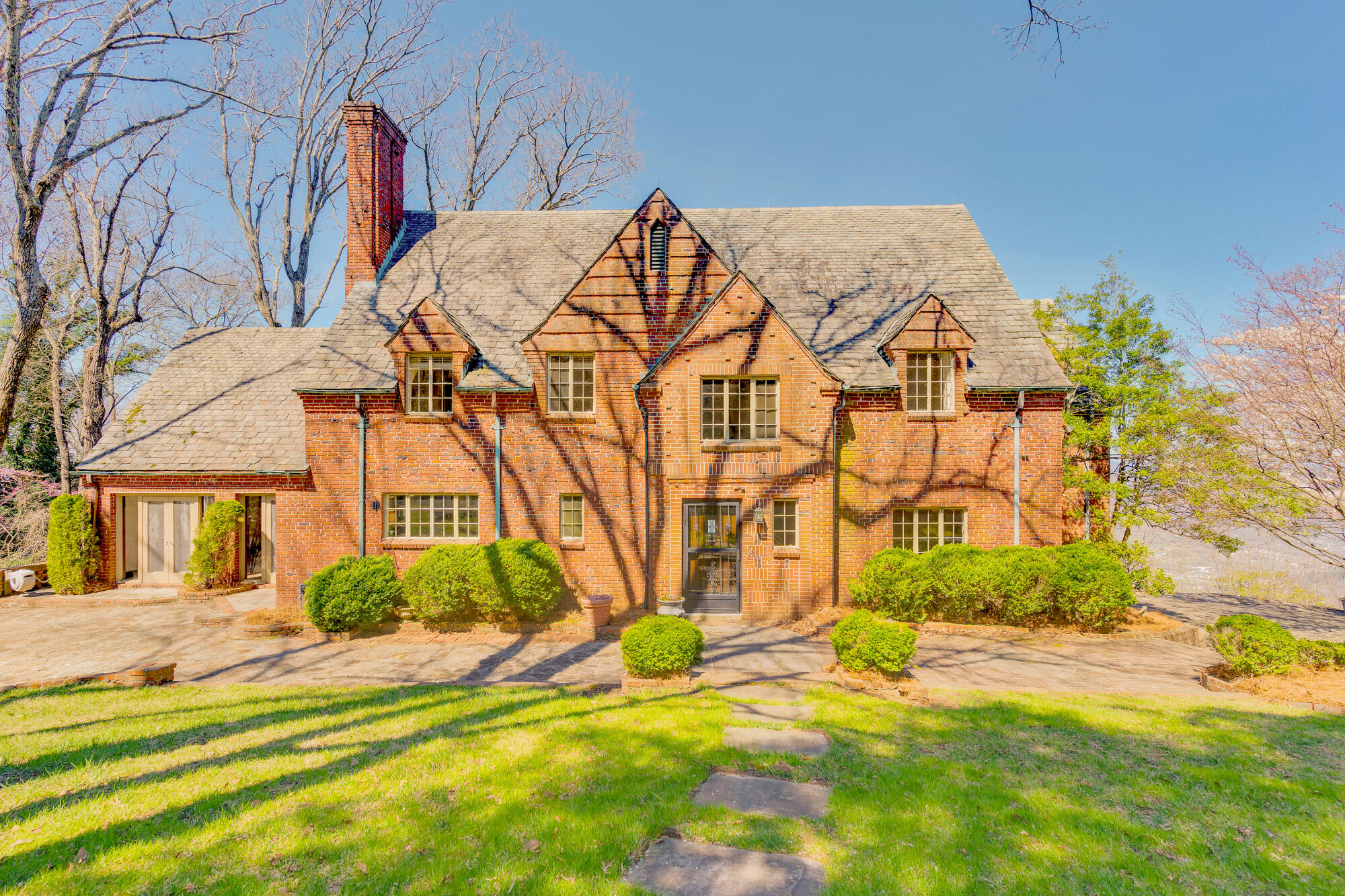512 W Brow Road, Lookout Mountain, Tennessee image 1