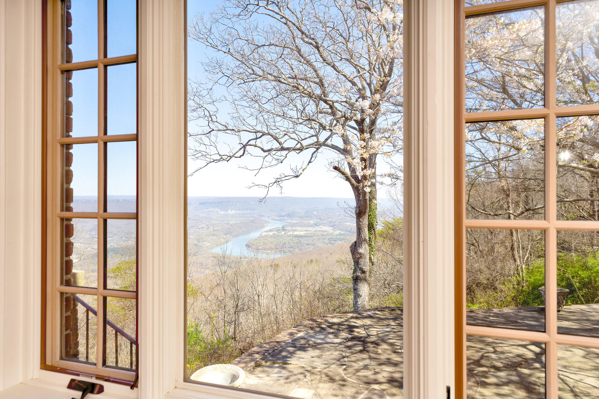 512 W Brow Road, Lookout Mountain, Tennessee image 9