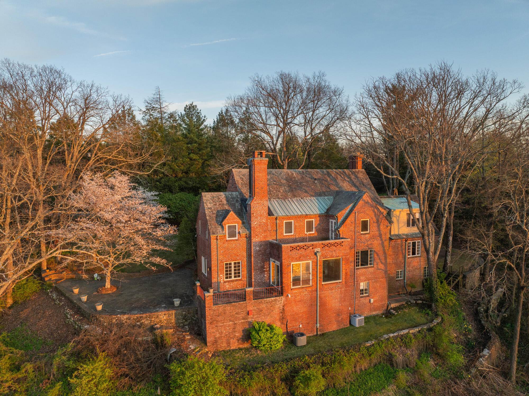 512 W Brow Road, Lookout Mountain, Tennessee image 46