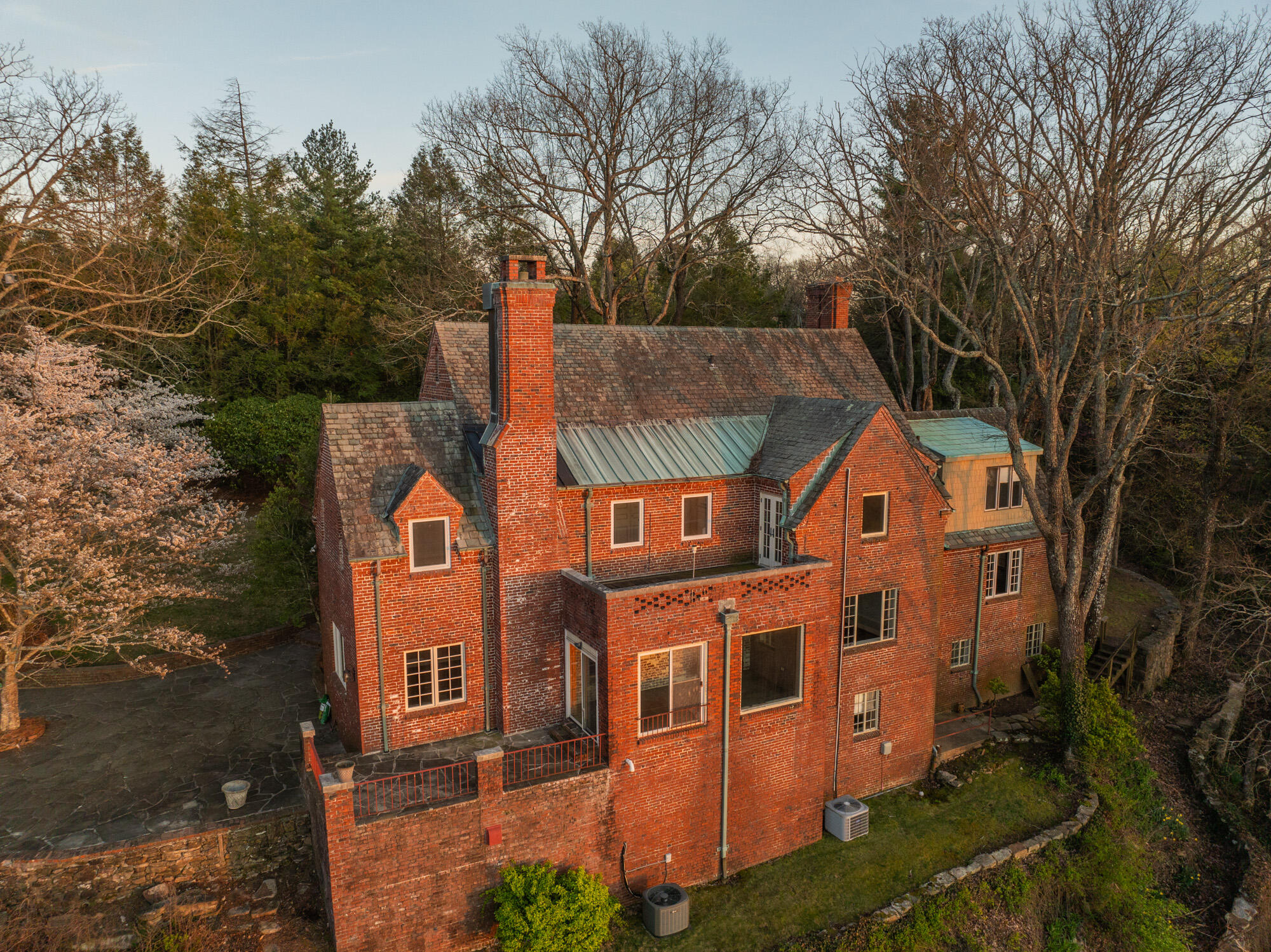 512 W Brow Road, Lookout Mountain, Tennessee image 47