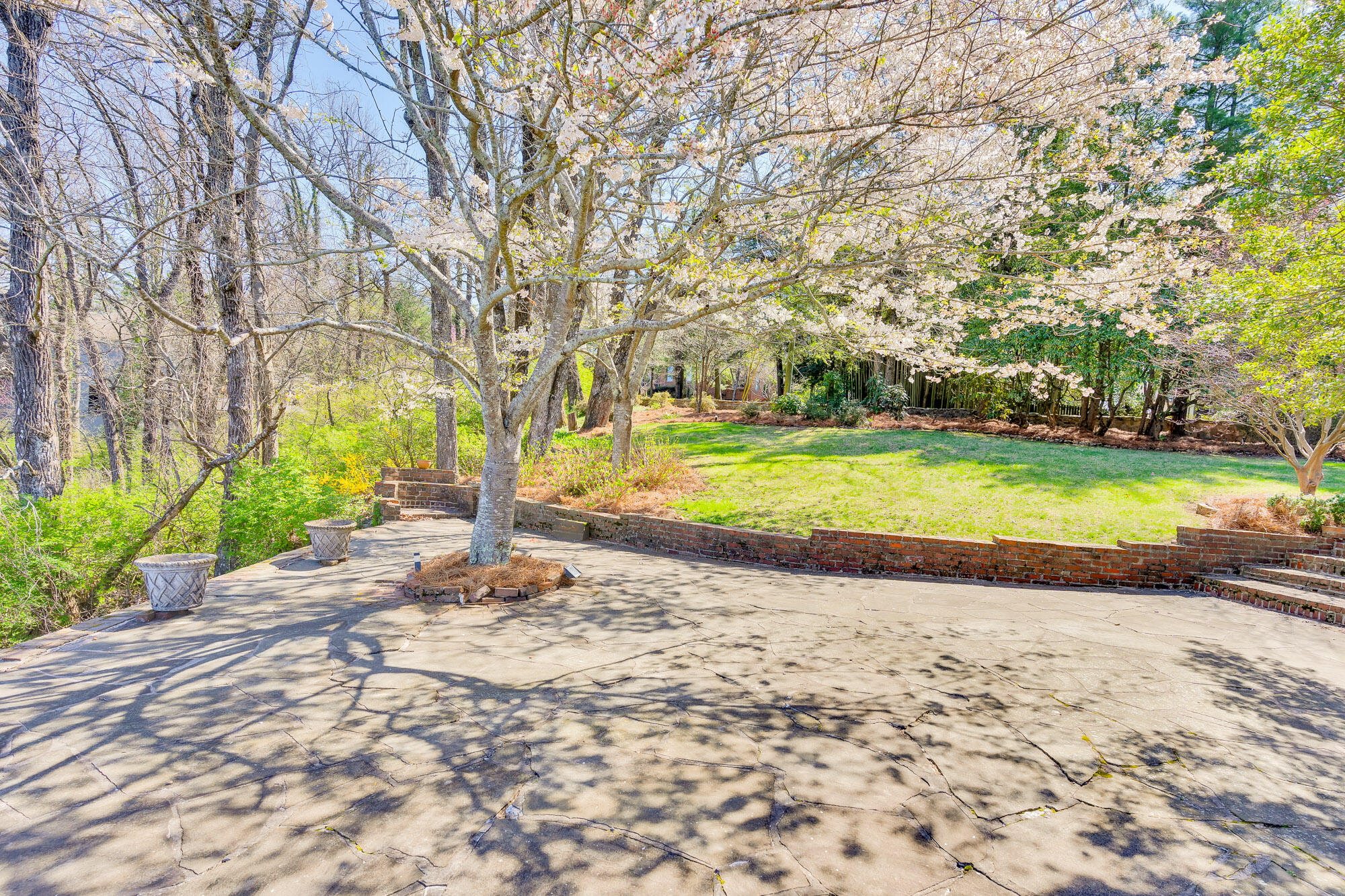 512 W Brow Road, Lookout Mountain, Tennessee image 43