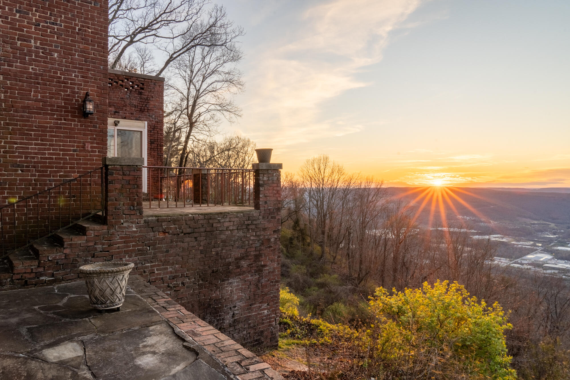 512 W Brow Road, Lookout Mountain, Tennessee image 3
