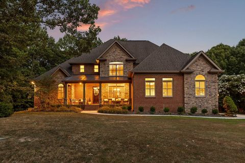 Photo of 2506 Bristlecone Lane, Signal Mountain, TN 37377 (MLS # 1528931)