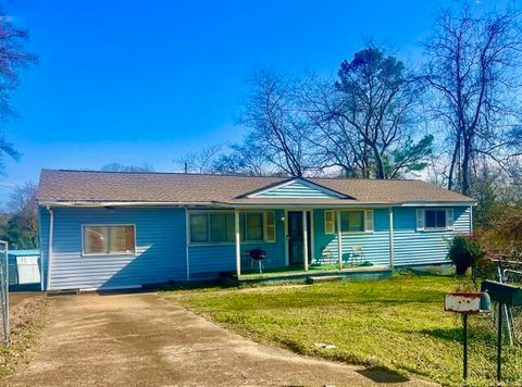 Photo of 1608 Monterey Drive, Chattanooga, TN 37411 (MLS # 1529010)