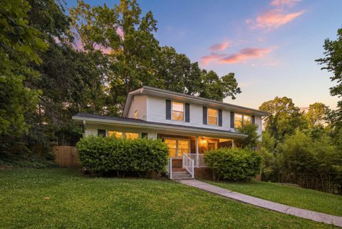 Photo of 1311 Brockton Drive, Signal Mountain, TN 37377 (MLS # 1535100)