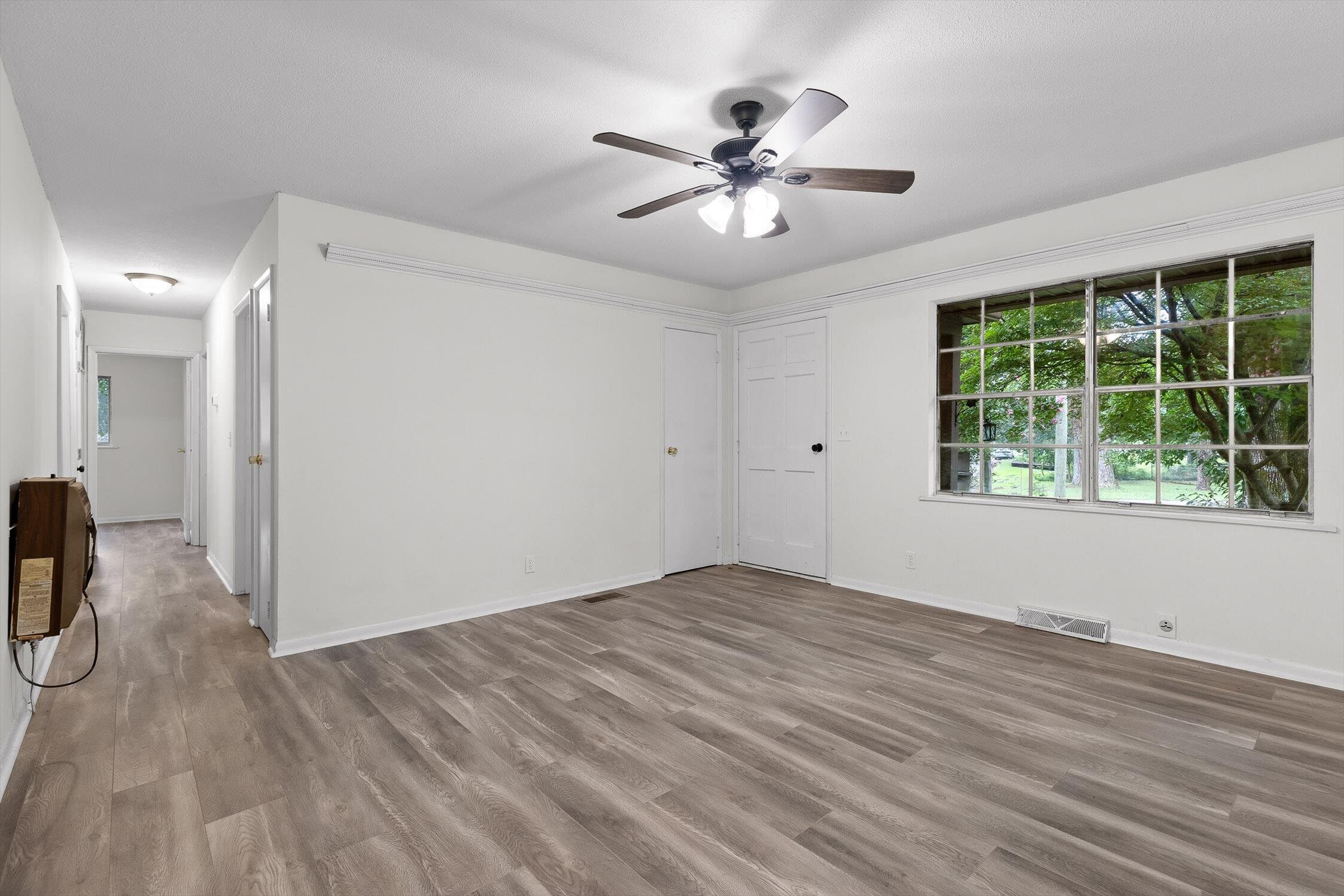 Lafayette, Georgia 30728, United States, 4 Bedrooms Bedrooms, ,2 BathroomsBathrooms,Residential,Pending,187337