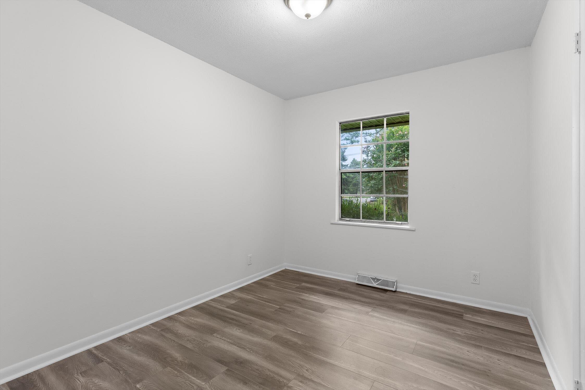 Lafayette, Georgia 30728, United States, 4 Bedrooms Bedrooms, ,2 BathroomsBathrooms,Residential,Pending,187337