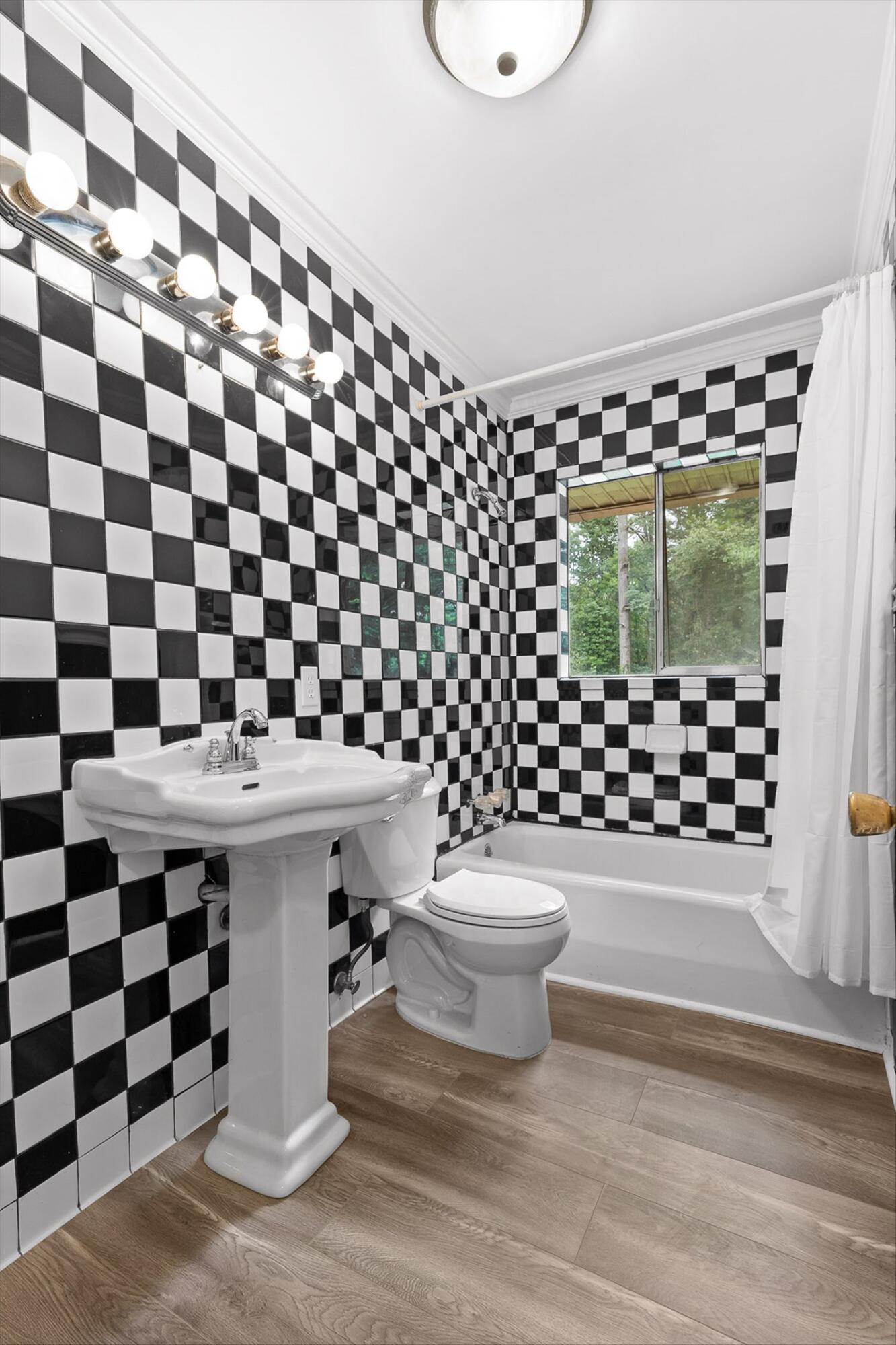 Lafayette, Georgia 30728, United States, 4 Bedrooms Bedrooms, ,2 BathroomsBathrooms,Residential,Pending,187337