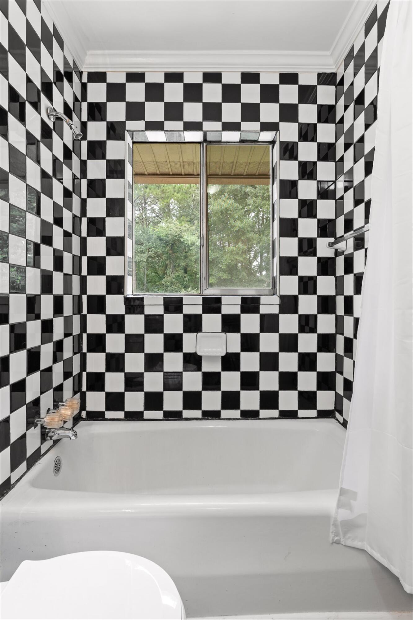 Lafayette, Georgia 30728, United States, 4 Bedrooms Bedrooms, ,2 BathroomsBathrooms,Residential,Pending,187337