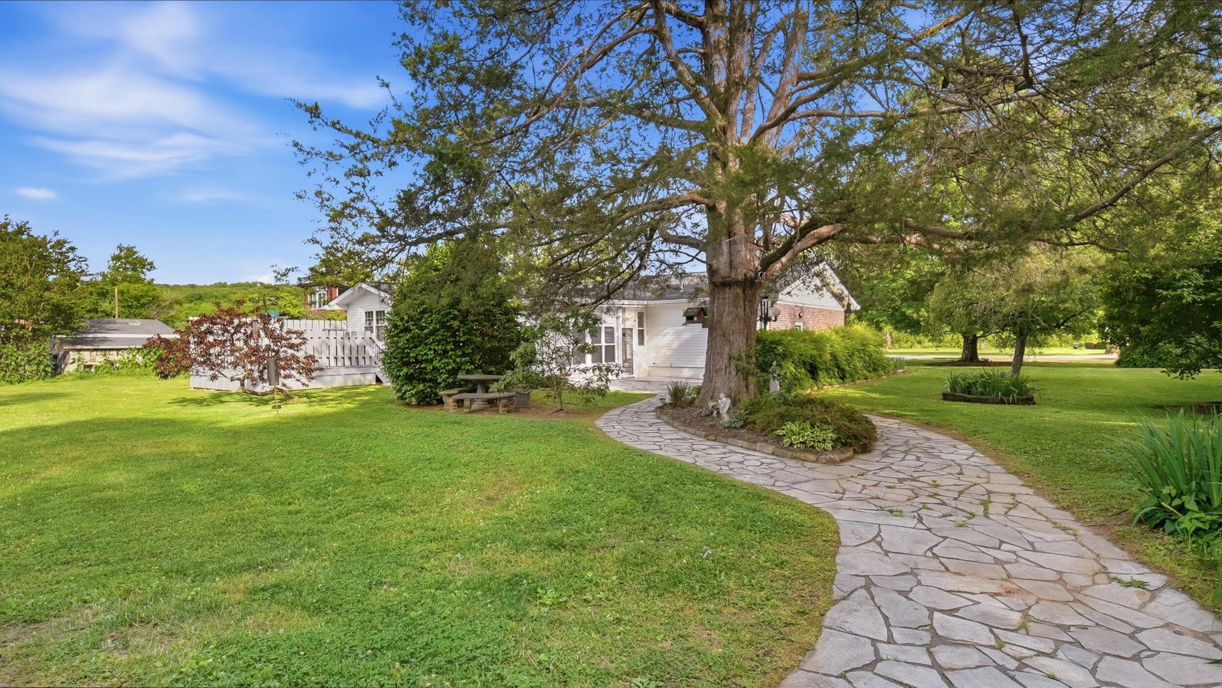 605 Falls View Drive