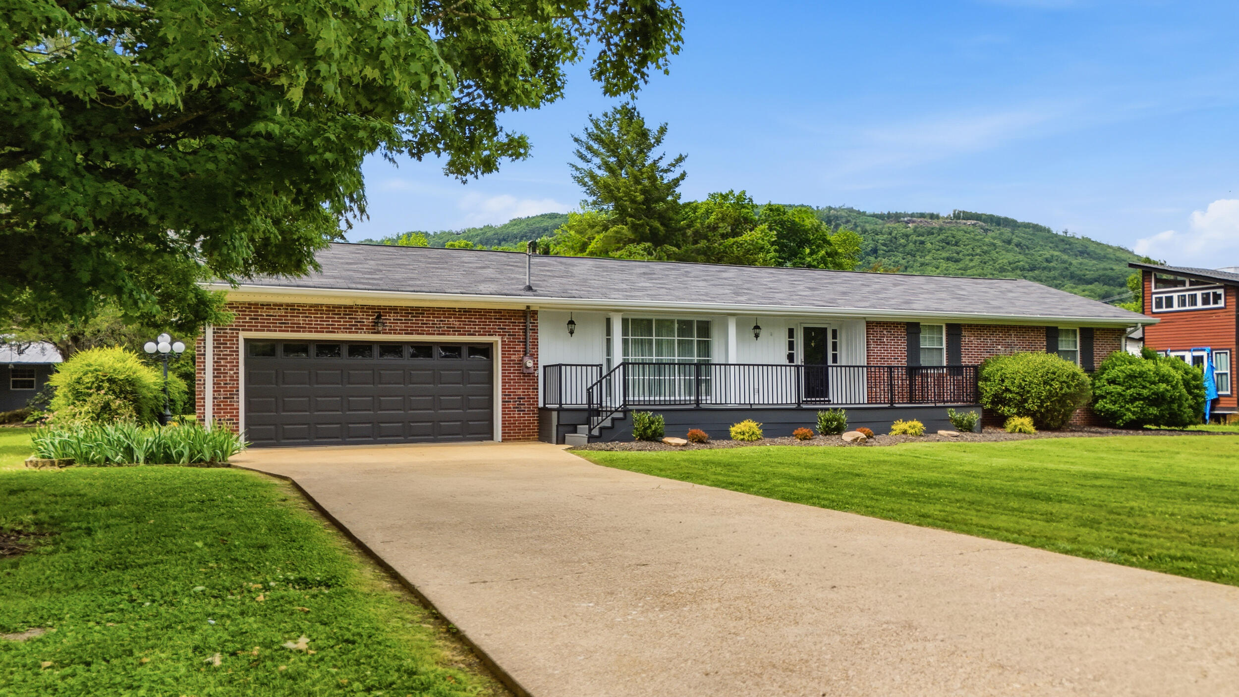 605 Falls View Drive