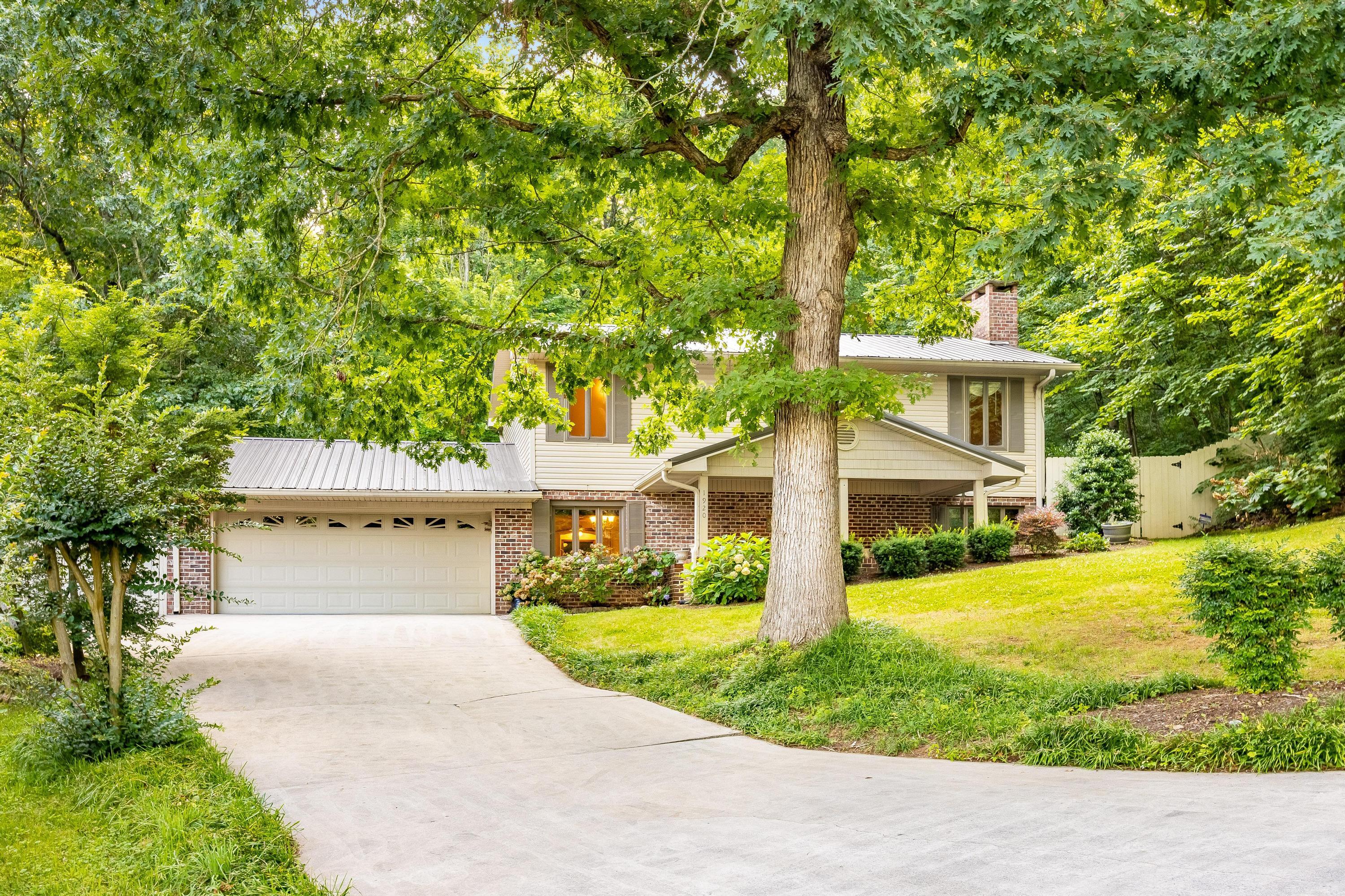 1920 Campbell Drive NW