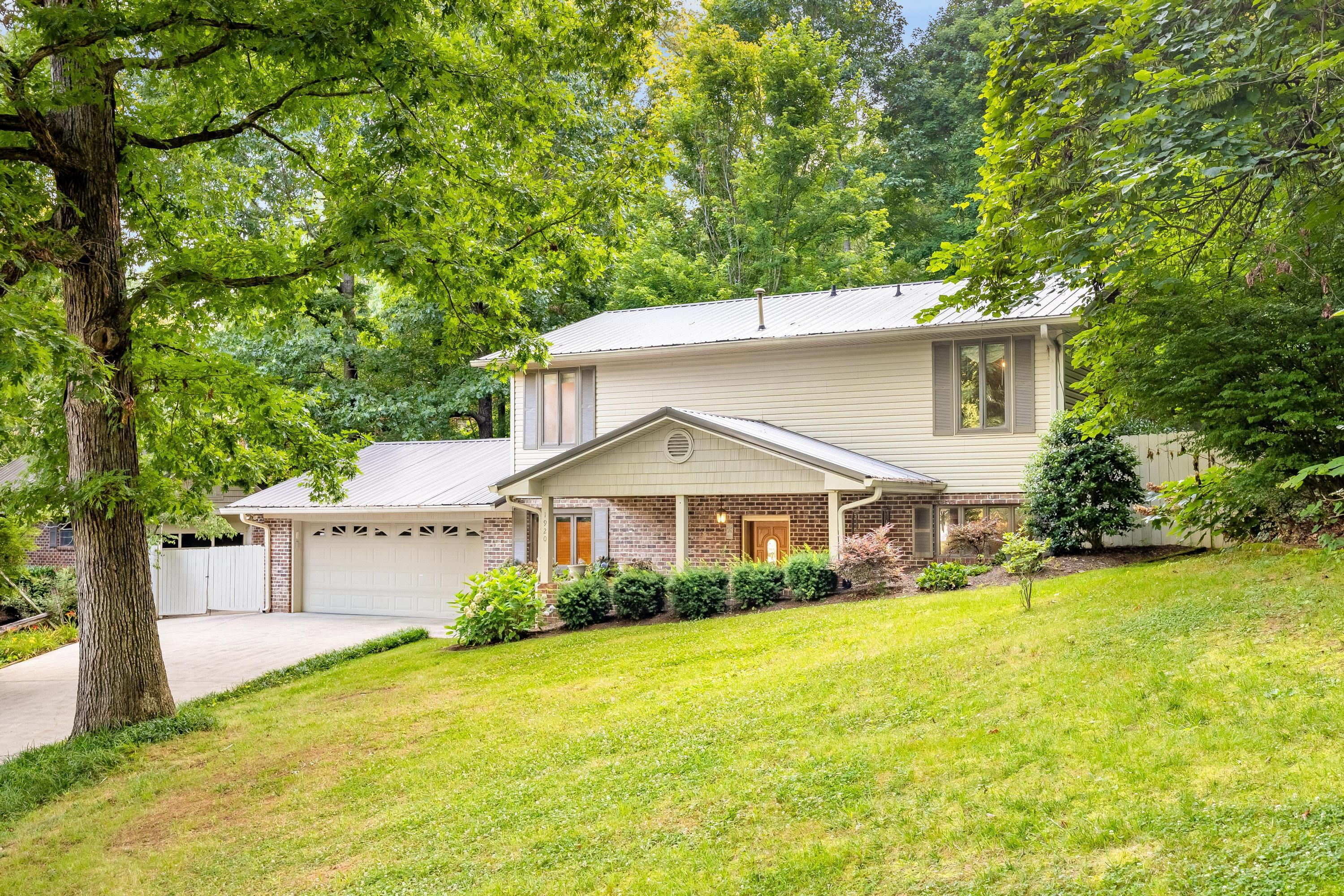 1920 Campbell Drive NW