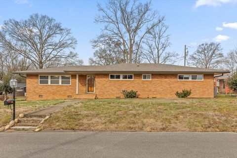 Photo of 305 Barbara Circle, Chattanooga, TN 37411 (MLS # 1528073)