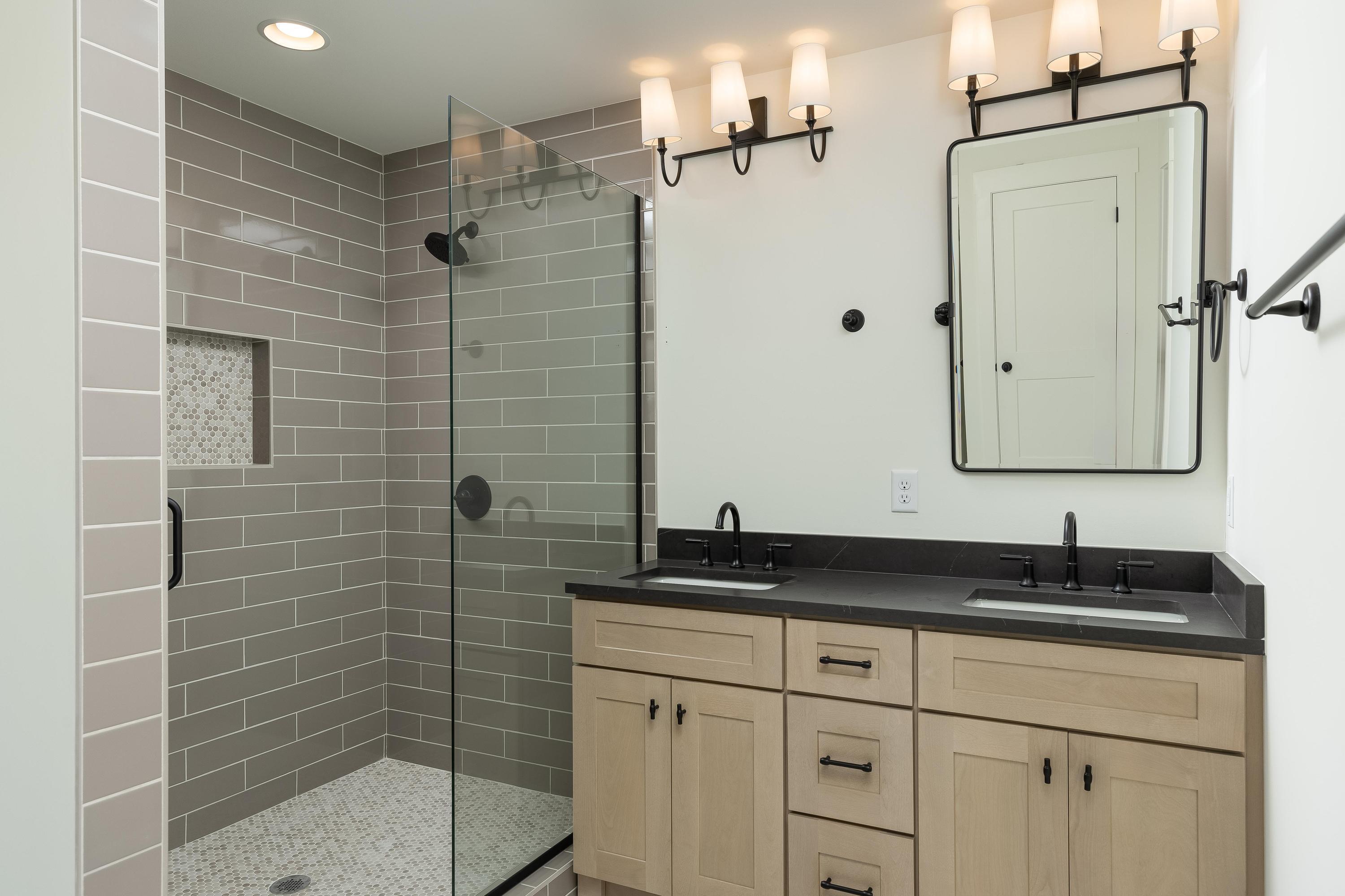 Harrison, Tennessee 37341, United States, 3 Bedrooms Bedrooms, ,3 BathroomsBathrooms,Residential,Pending,32304