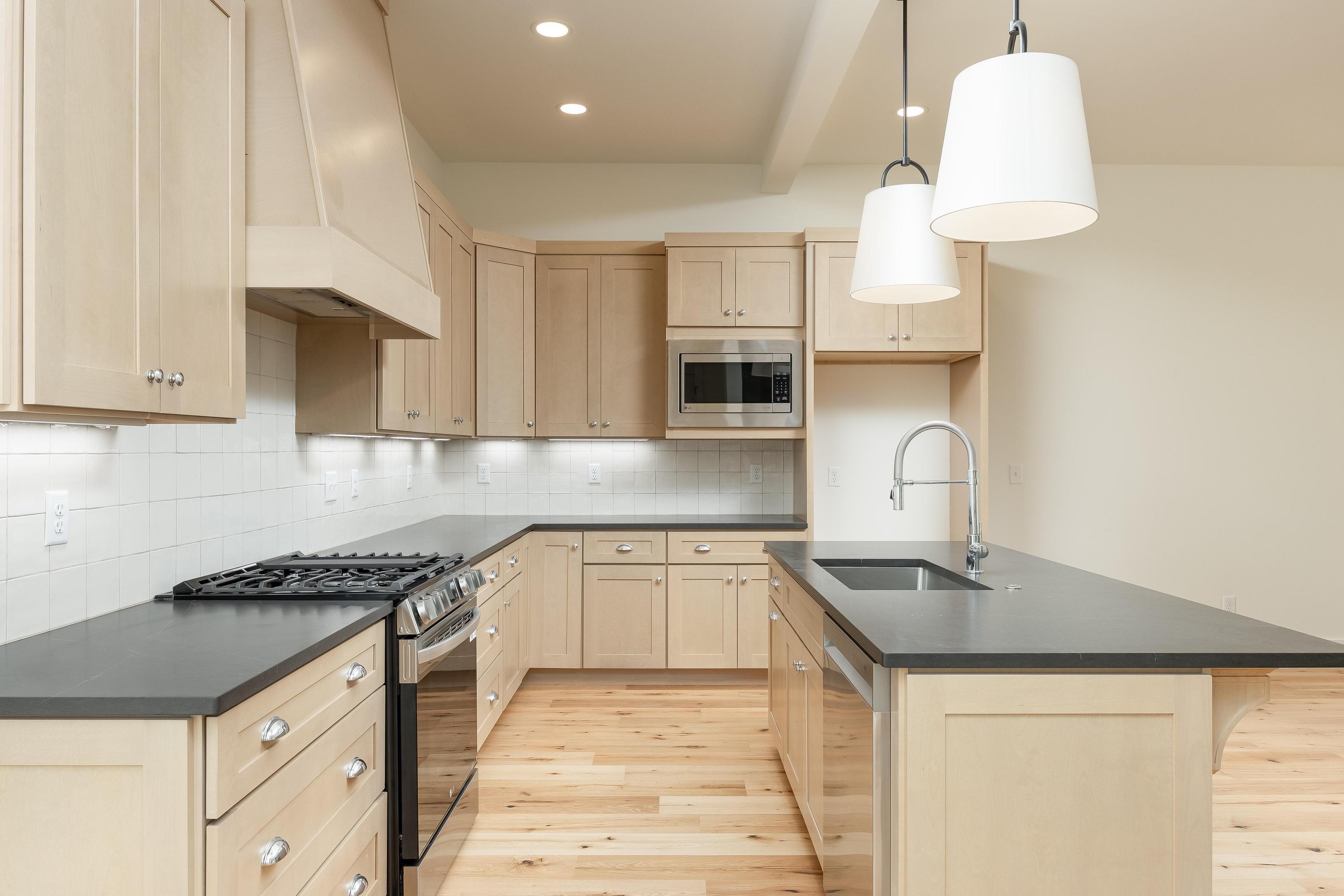 Harrison, Tennessee 37341, United States, 3 Bedrooms Bedrooms, ,3 BathroomsBathrooms,Residential,Pending,32304