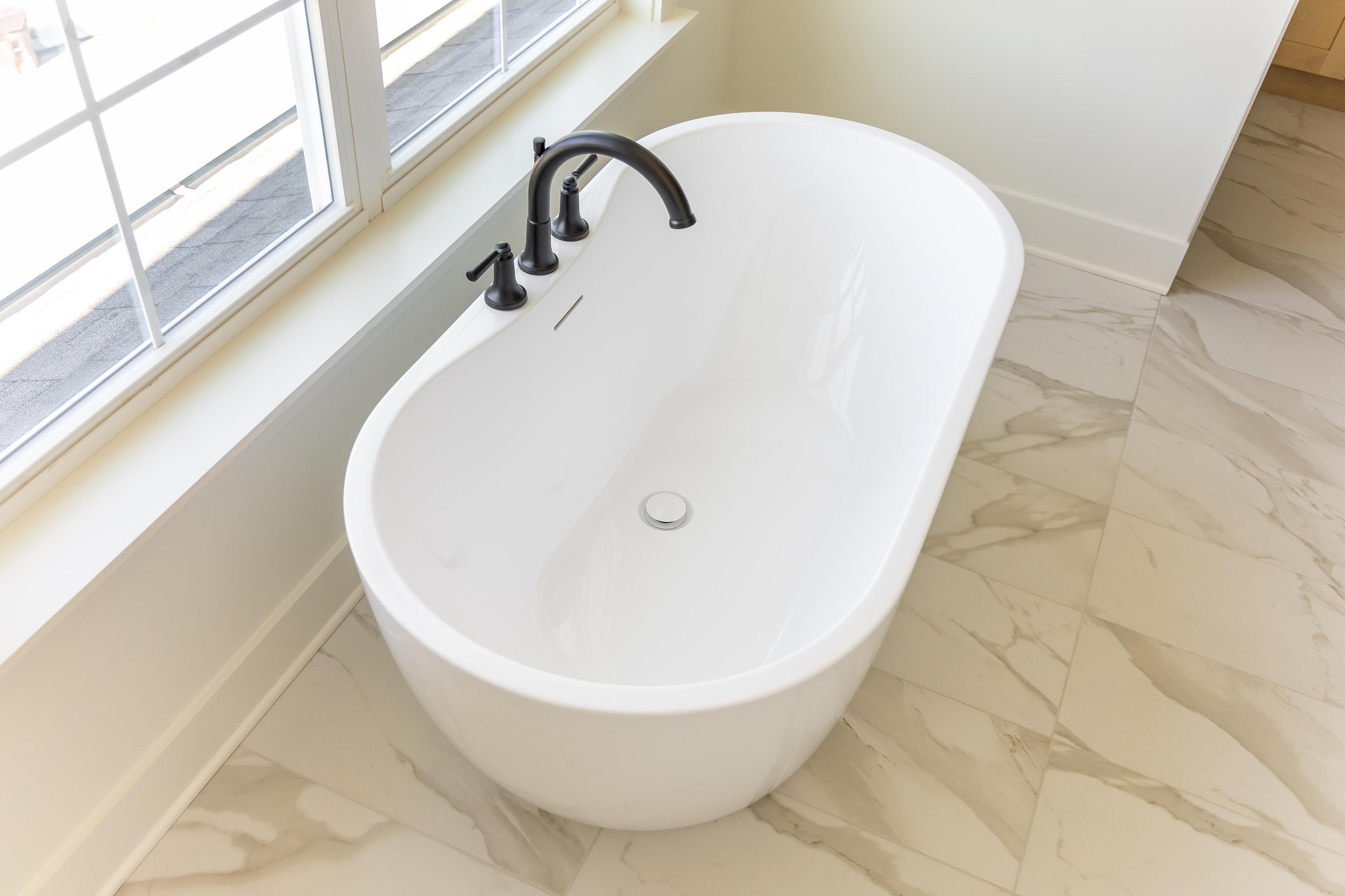 Harrison, Tennessee 37341, United States, 3 Bedrooms Bedrooms, ,3 BathroomsBathrooms,Residential,Pending,32304