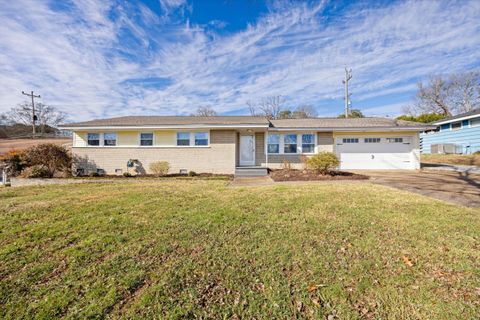 Photo of 841 Belvoir Crest Drive, Chattanooga, TN 37412 (MLS # 1525711) Photo of 841 Belvoir Crest Drive, Chattanooga, TN 37412 (MLS # 1525711)