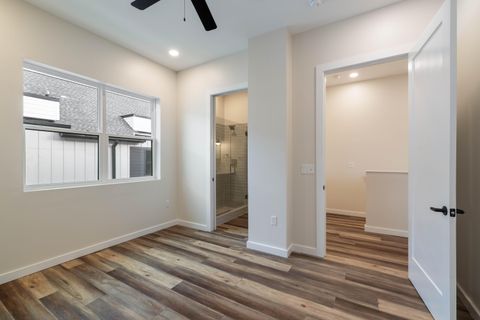 Photo of 1800 S Holtzclaw Avenue, Chattanooga, TN 37404 (MLS # 1532644)