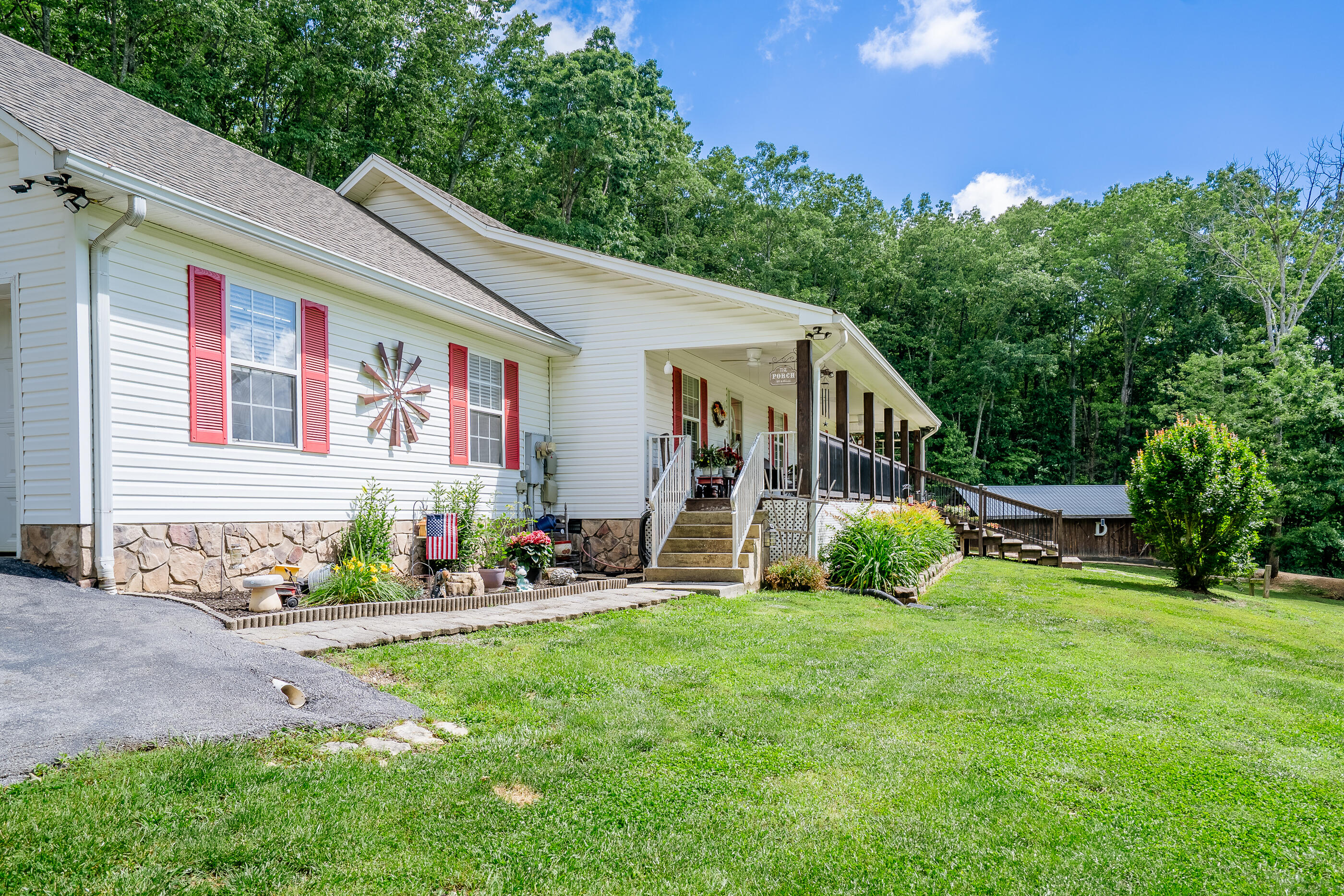 2163 Red Leaf Lane, Soddy Daisy, Tennessee image 9