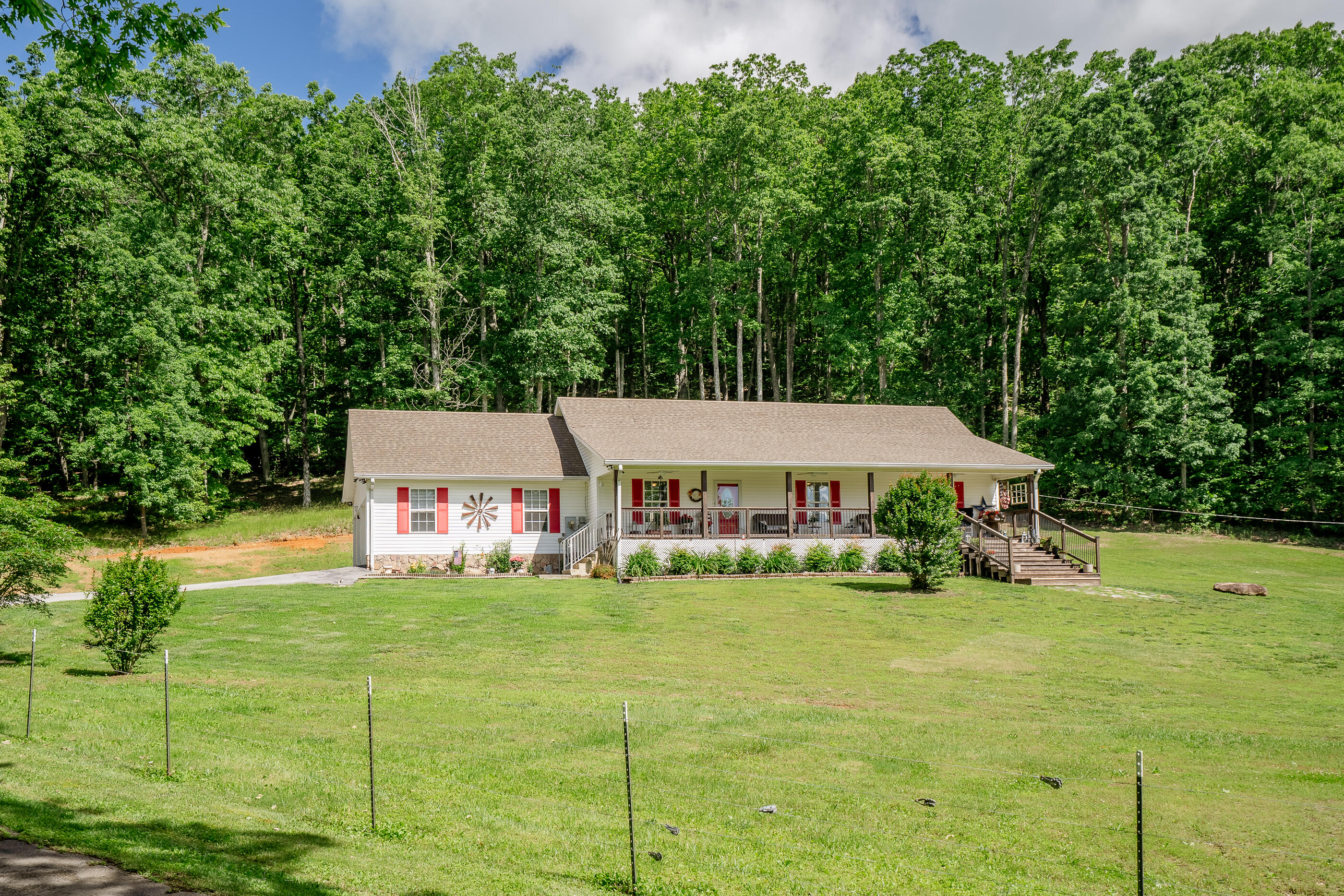 2163 Red Leaf Lane, Soddy Daisy, Tennessee image 4