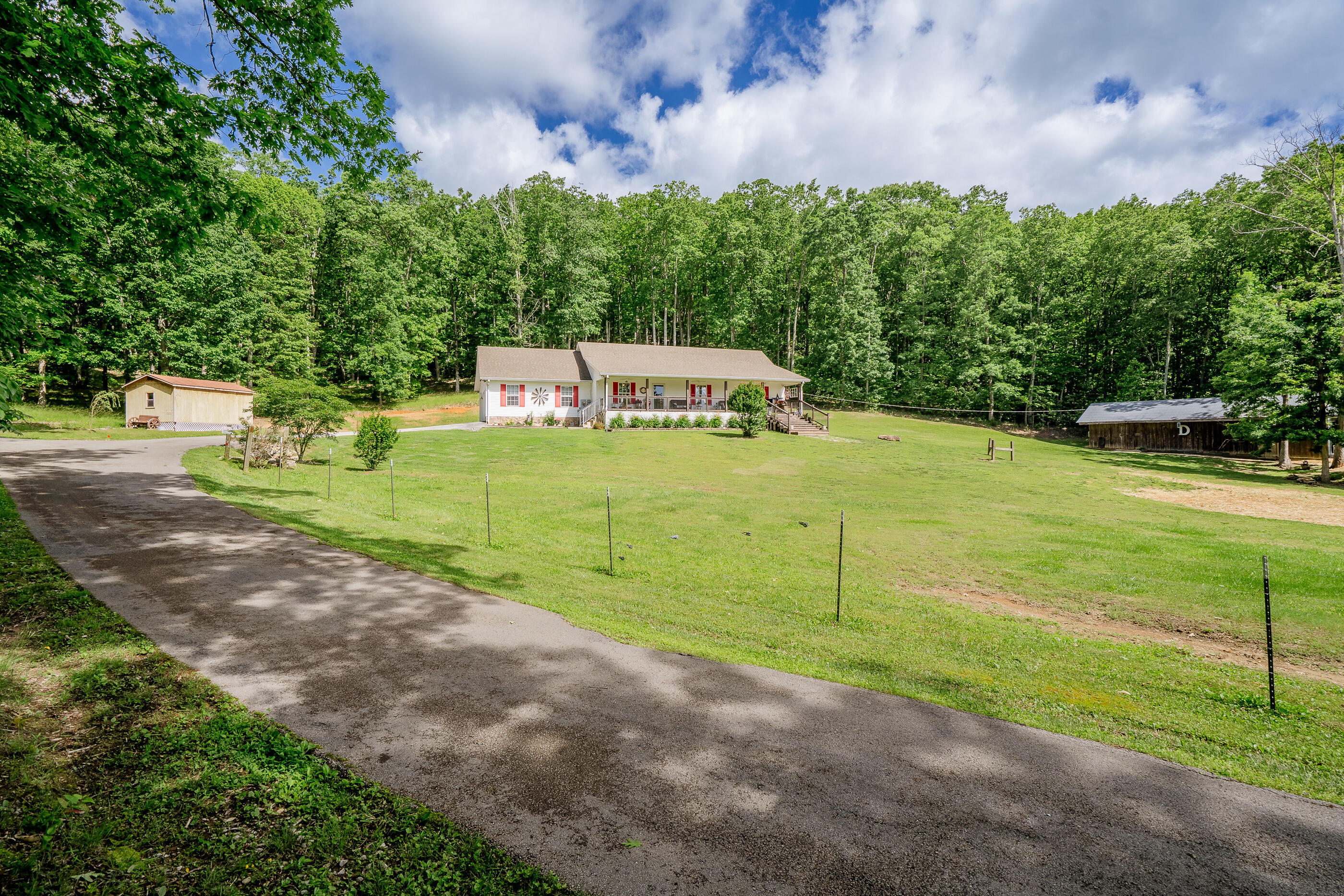 2163 Red Leaf Lane, Soddy Daisy, Tennessee image 1