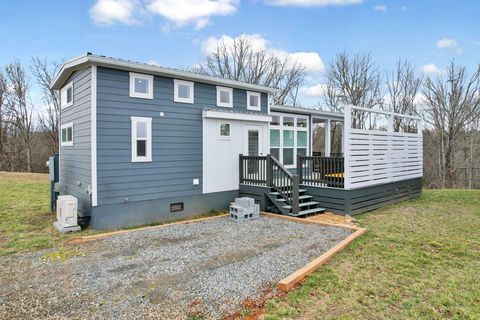 Townhouse For Sale - 177 Roper Road<br/> Copperhill, TN 37317