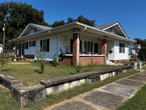 Photo of 1018 Elm Avenue, South Pittsburg, TN 37380 (MLS # 1543992)